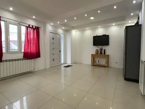 VENTA CASA 8 AMBIENTES FUEGIA BASKET Y MARCOS ZAR