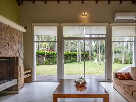 Casa 5 ambientes con 4 baños