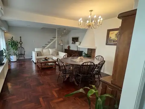 Departamento 4 ambientes a la calle con balcón perimetral