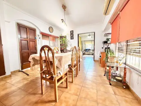 Casa 5 ambientes doble cochera en Castelar Sur