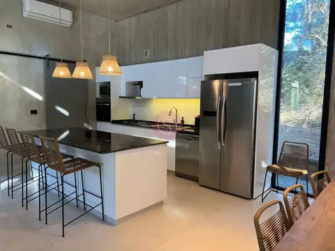 Casa en Venta con 4 cocheras