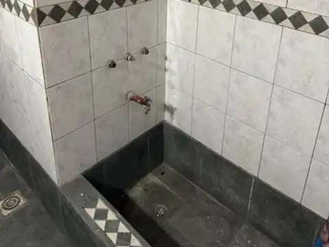Local Amplio Con Baño