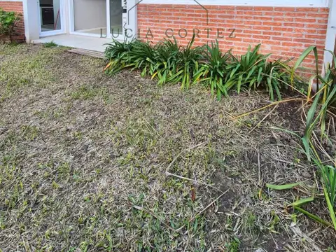 Departamento en Alquiler Tigre Villa Los Remeros 2 dormitorios JARDIN PROPIO y cochera cubierta