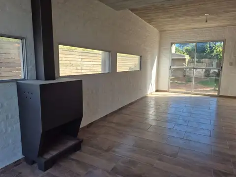 Casa 4 ambientes con 2 baños