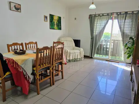 VENTA DEPARTAMENTO DE 4 AMBIENTES EN WILDE BARRIO CERRADO