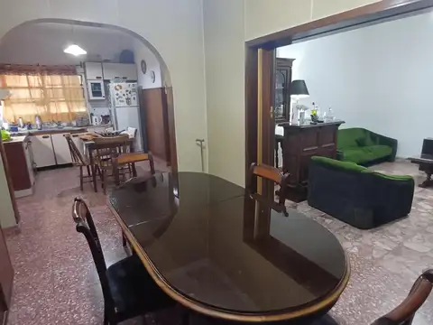 Casa 5 ambientes con 3 baños