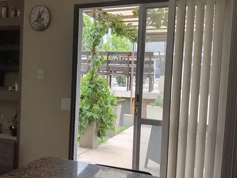 VENTA CASA CON PIELTA  LUJAN DE CUYO MENDOZA