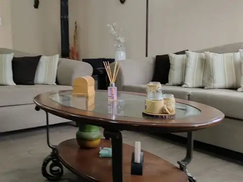 Casa en Venta con 3 cocheras