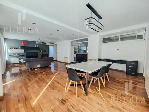 Casa en Venta con 4 cocheras