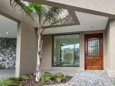 CASA EN VENTA 4 AMBIENTES FINCAS DE HUDSON