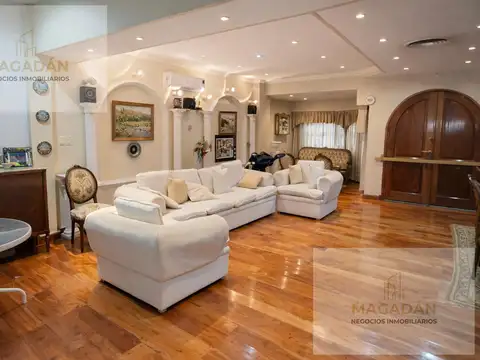 Venta- Casa de 4 ambientes en Villa sarmiento - acepta permuta- apto credito