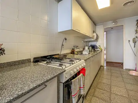 Departamento 8 ambientes con 2 baños