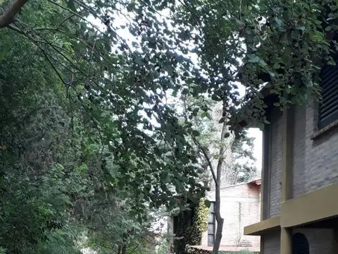 Casa 6 ambientes con 5 baños