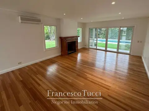 Casa 6 ambientes con 5 baños