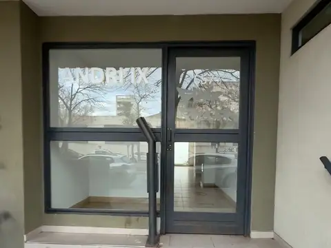 Departamento de una habitación con balcón al frente en zona Plaza Olazábal