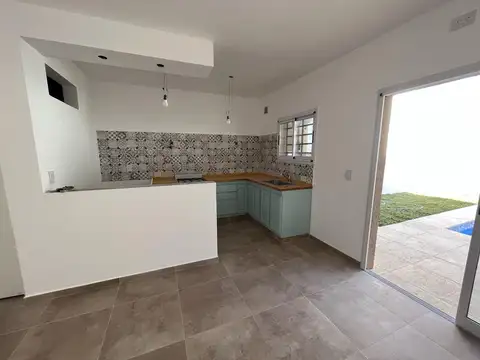 Casa 4 ambientes con 2 baños