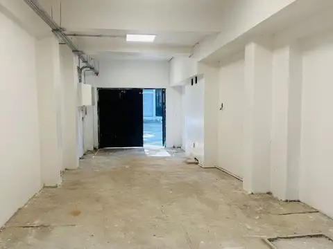 ALQUILER DEPOSITO CON OFICINAS EN TRES CRUCES