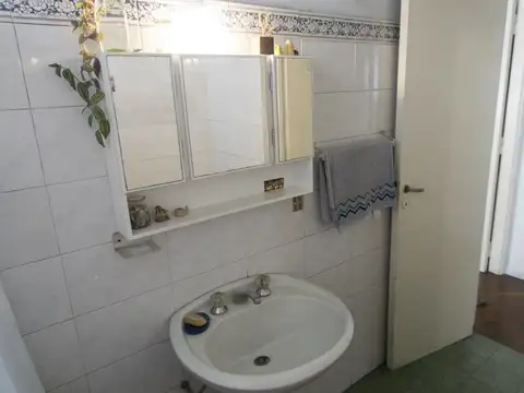Depto. de 4 ambientes tipo duplex con terraza.