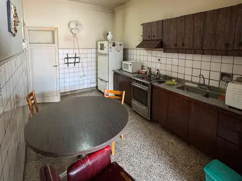 Lote propio con local, oficinas y 2 viviendas - San Martin Centro