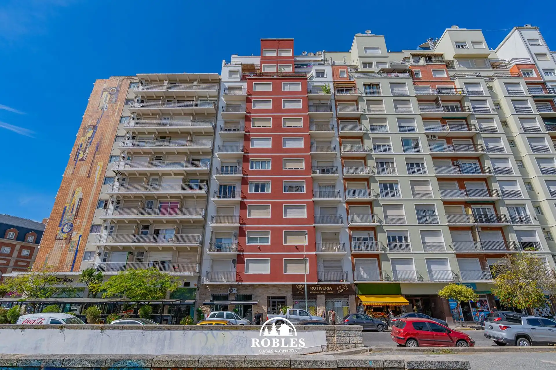 Departamento dos ambientes frente a plaza Colon