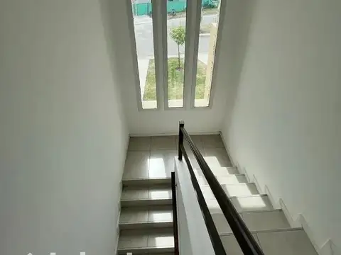 Casa de 4 ambientes en barrio Santa Ines