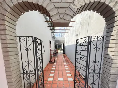 Casa con Amplio Terreno y Pileta en Barrio Mayoraz
