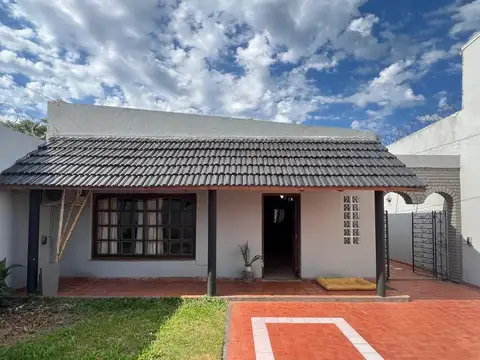 Casa con Amplio Terreno y Pileta en Barrio Mayoraz