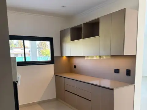 Casa 6 ambientes con 3 baños