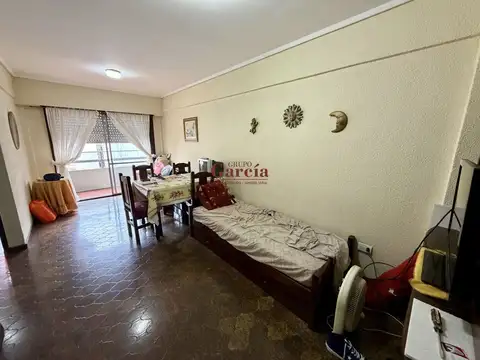 ESTUDIANTES 2026 | 1 Amb. al frente con balcón saliente