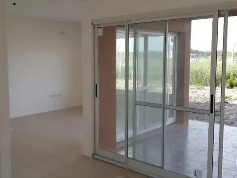 Casa en Venta en Pilar del Este - Santa Guadalupe, USD 142.000