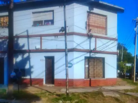 William Morris 1300, Piso 1