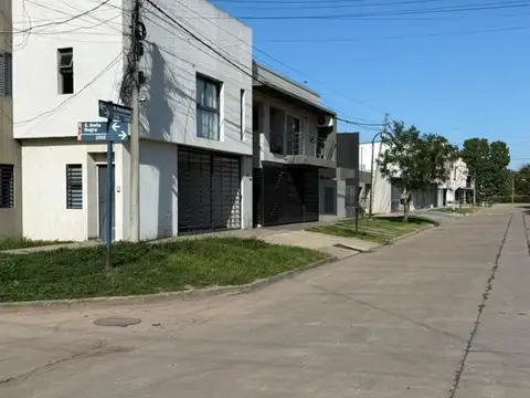 SE VENDE COCHERA - Zona Facultad