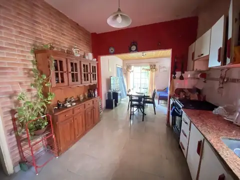 CASA MULTIFAMILIAR VENTA 5 AMBIENTES MORÓN