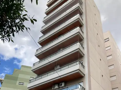 DE CATEGORIA AL FRENTE RECIEN PINTADO,BALCON