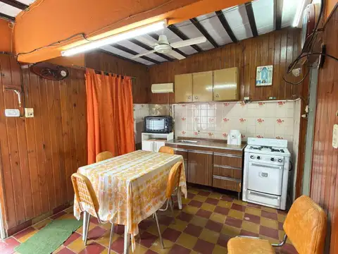 VENTA DE CASA CON AMPLIO TERRENO EN PILAR