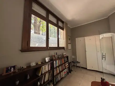 Vendo en Chacarita. Casa en 3 Plantas.