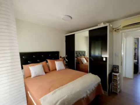 Depto Tipo Casa en Venta con 1 cocheras