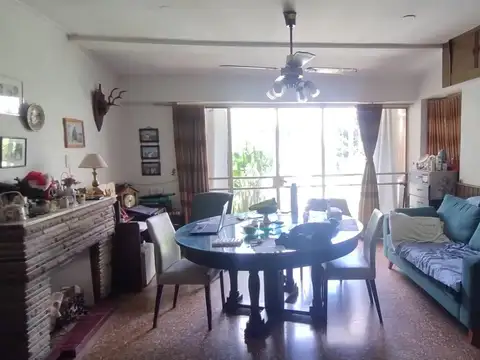 Casa 12 ambientes con 3 baños