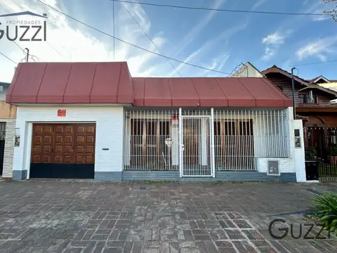 Venta casa 4 ambientes con escritorio, patio y garaje en Villa Adelina. APTO CREDITO