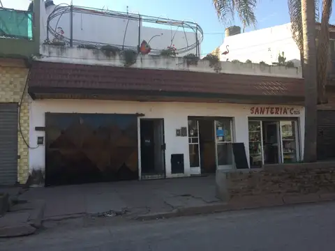 Casa y dos departamentos