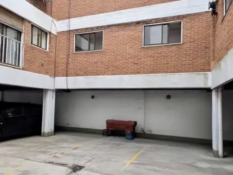Excelente cochera sobre la Avenida Maipú