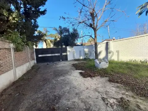 Venta de casa construcción en Castelar Norte, Moron, GBA Oeste. ACEPTA PROPIEDAD