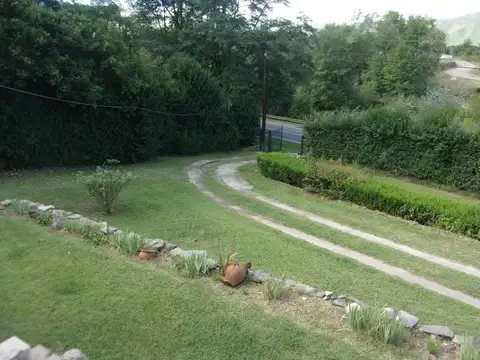 "Impresionante Casona en Cosquín Frente a ruta 38"