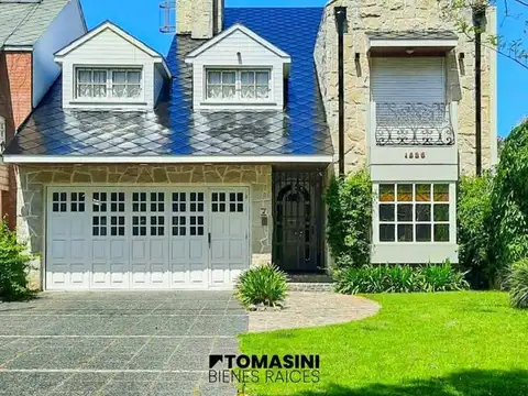 CHALET DE 5 AMBIENTES CON PISCINA,DESARROLLADO EN 2 PLANTAS