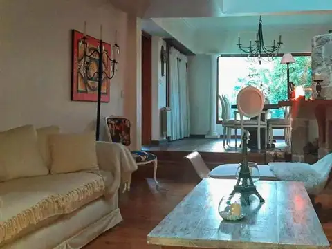 Casa 5 ambientes con 4 baños