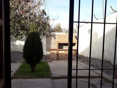 Casa en Alquiler con 1 cochera