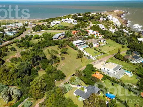 Terreno en venta, ubicación ideal Punta Ballena, Punta del Este. 3000m2