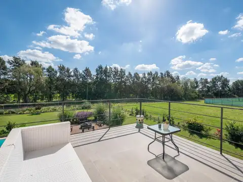 Casa en Venta con 4 cocheras