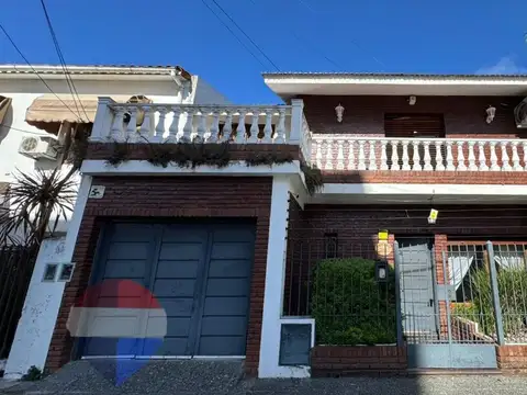 VENTA CASA 4 AMBIENTES MERLO CENTRO-APTA CREDITO