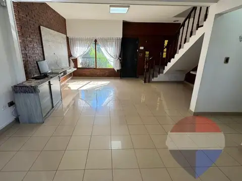 VENTA CASA 4 AMBIENTES MERLO CENTRO-APTA CREDITO